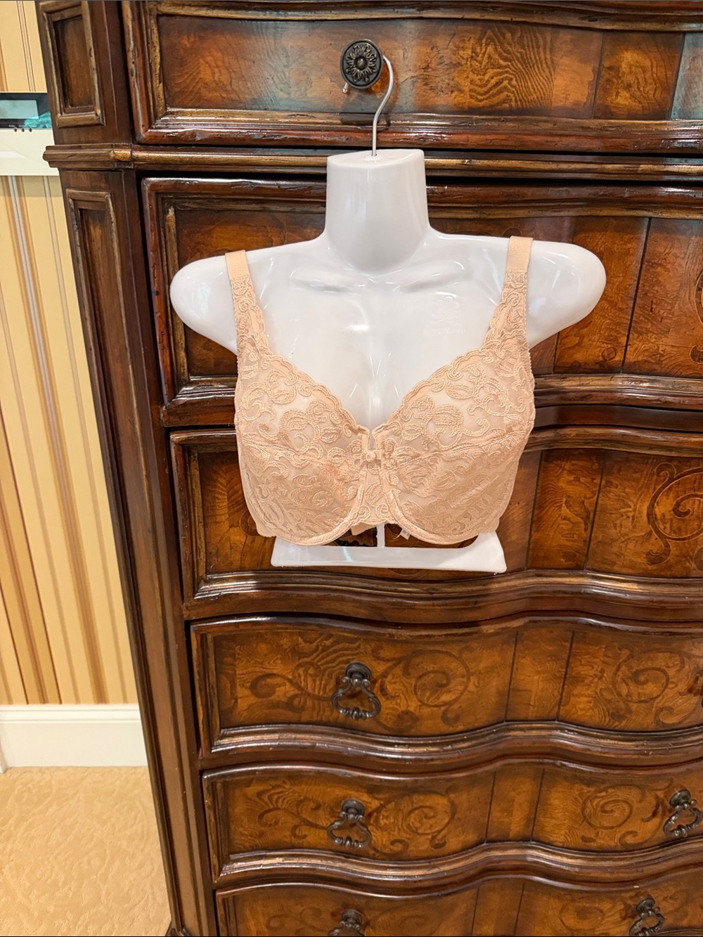 Wacoal Peach Lace Underwire Bra with Full Coverage